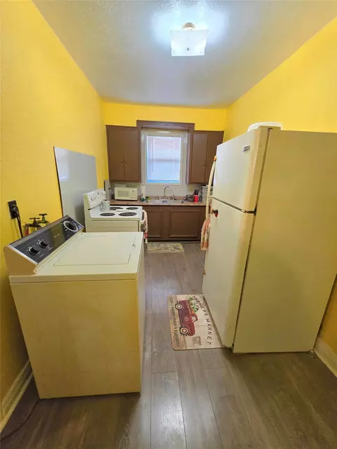 Kitchen - 305 N Eagle St, Weimar, TX 78962 photo 2 of 2