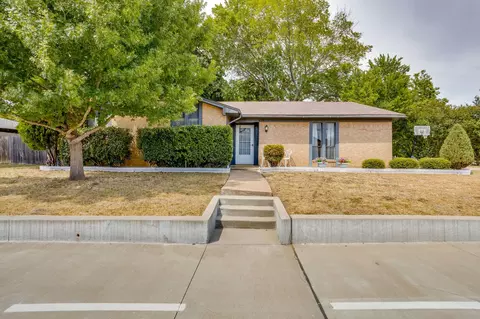 435 SE Gardens Blvd, Burleson, TX 76028
