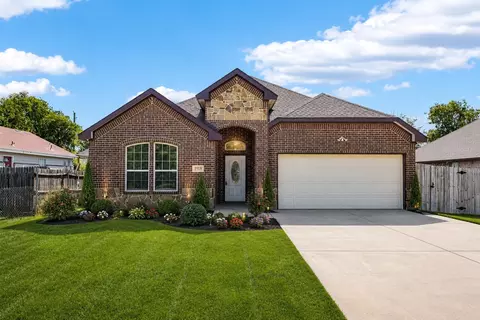 1918 Avenue D, Grand Prairie, TX 75051