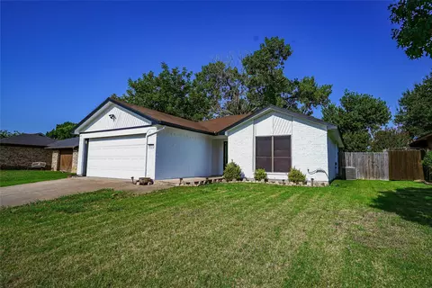 8021 Pebblebrook Dr, Watauga, TX 76148