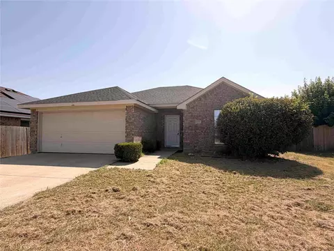 9325 Rhoni Ct, Fort Worth, TX 76140