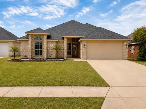 627 Brenna Rd, Waxahachie, TX 75165
