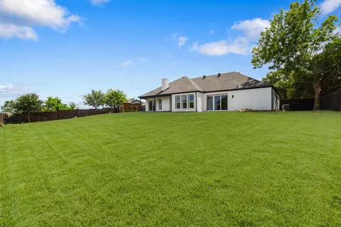 Exterior - 5000 Edgewater Dr, Rowlett, TX 75088 photo 2 of 2