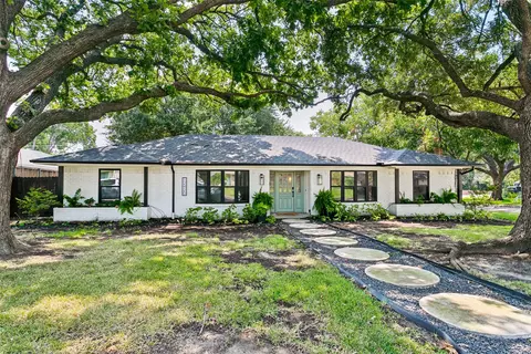12420 Wood Manor Cir, Farmers Branch, TX 75234