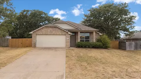 386 Molly Ln, Lindale, TX 75771