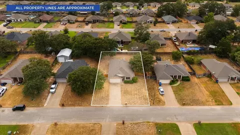 386 Molly Ln, Lindale, TX 75771