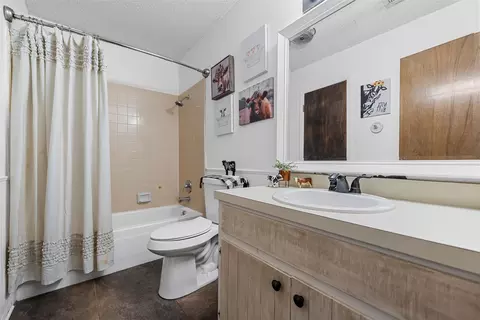 Bath - 611 Rosenthal Rd, Lorena, TX 76655 photo 2 of 2
