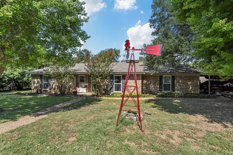 Exterior - 611 Rosenthal Rd, Lorena, TX 76655 photo 3 of 6