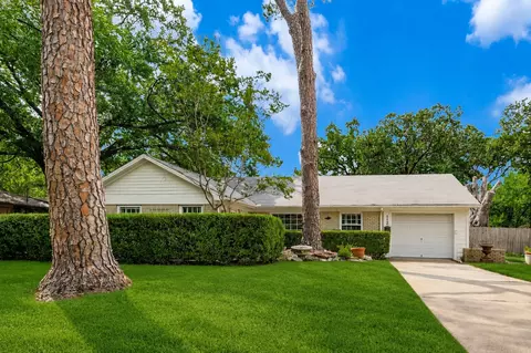 112 W Ireland Dr, Irving, TX 75062