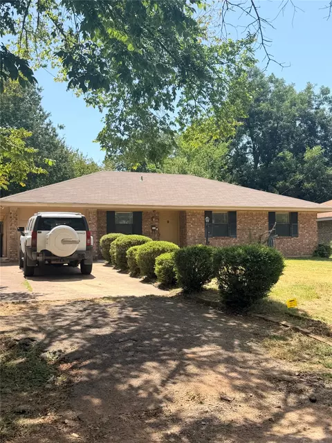 2125 Graham St, Paris, TX 75460