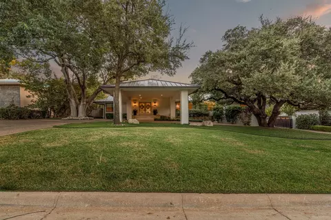 5849 Merrymount Rd, Westover Hills, TX 76107