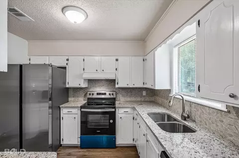 Kitchen - 162 Katie Ln, Minden, LA 71055 photo 2 of 4