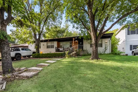 408 Ruby Rd, Grand Prairie, TX 75050