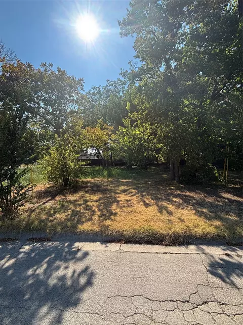 823 Mill St, Gainesville, TX 76240