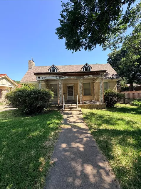 2014 Huntington Ln, Fort Worth, TX 76110