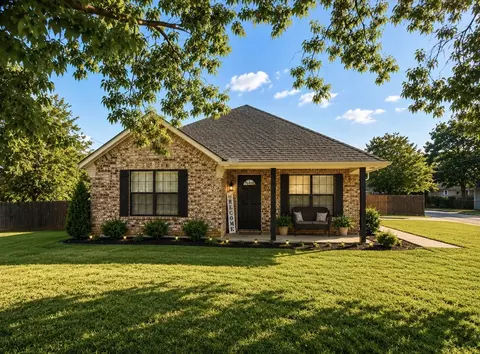 905 N Miller St, Decatur, TX 76234