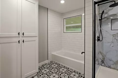 Bath - 111 Walker Dr, Naples, TX 75568 photo 3 of 5