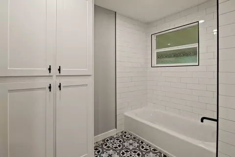 Bath - 111 Walker Dr, Naples, TX 75568 photo 4 of 5