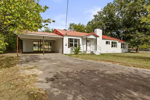 Exterior - 111 Walker Dr, Naples, TX 75568 photo 3 of 11