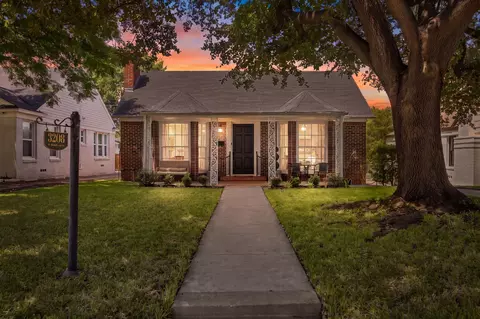 3208 W Biddison St, Fort Worth, TX 76109
