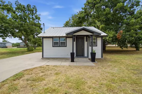 1380 Cage St, Stephenville, TX 76401