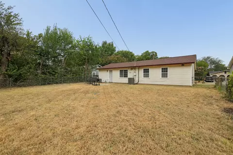 Exterior - 117 Tarrant Dr, Euless, TX 76039 photo 5 of 5