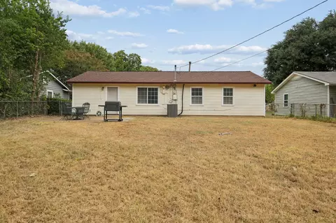 Exterior - 117 Tarrant Dr, Euless, TX 76039 photo 2 of 5