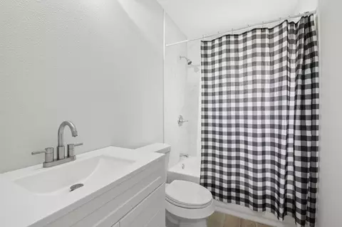 Bath - 117 Tarrant Dr, Euless, TX 76039 photo 1 of 1