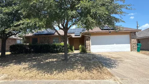 914 Larue Dr, Cedar Hill, TX 75104