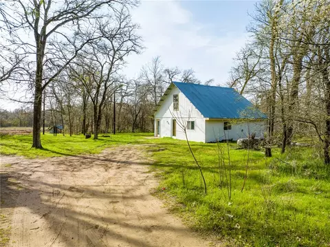 150 Cr 411, Lott, TX 76656