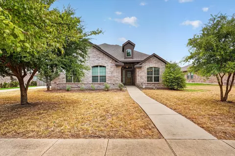 902 Mockingbird Ln, Glenn Heights, TX 75154
