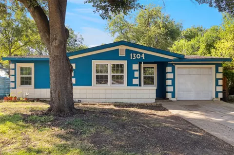 1304 E Lovers Ln, Arlington, TX 76010