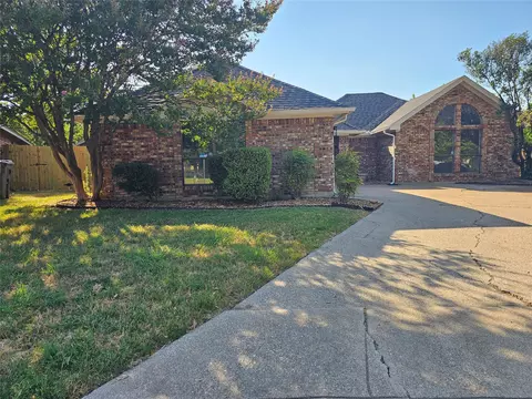 6300 Brownlee Ln, Arlington, TX 76018
