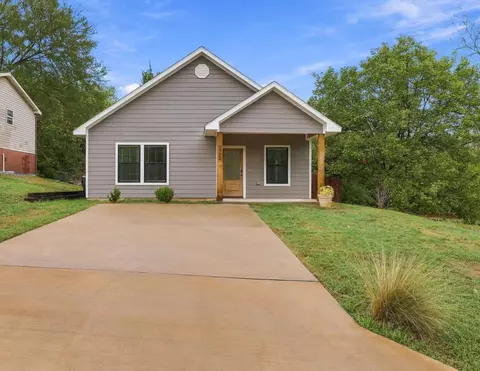 Exterior - 225 E Washington St, Denison, TX 75021 photo 3 of 10