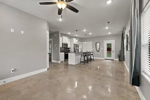Entry Way - 225 E Washington St, Denison, TX 75021 photo 2 of 3