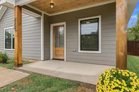 Exterior - 225 E Washington St, Denison, TX 75021 photo 5 of 10