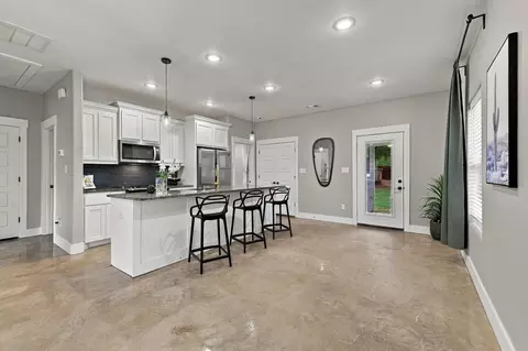 Entry Way - 225 E Washington St, Denison, TX 75021 photo 3 of 3