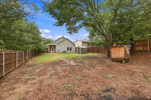 Exterior - 225 E Washington St, Denison, TX 75021 photo 8 of 10