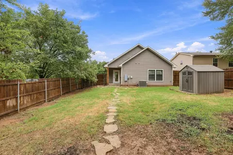 Exterior - 225 E Washington St, Denison, TX 75021 photo 9 of 10