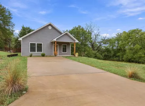 Exterior - 225 E Washington St, Denison, TX 75021 photo 2 of 10