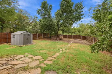 Exterior - 225 E Washington St, Denison, TX 75021 photo 7 of 10