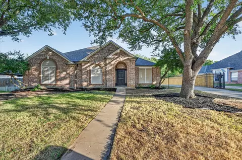 709 Coal Creek Dr, Mansfield, TX 76063