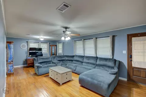 Living - 803 Drew Ln, Minden, LA 71055 photo 2 of 2