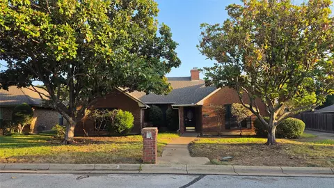 4401 Waycross Dr, Arlington, TX 76016
