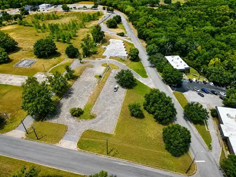 105 Memorial Dr, Denison, TX 75020