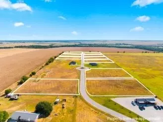 103 Pr 711, Lott, TX 76656