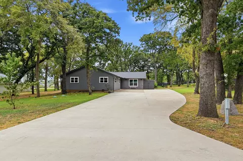 237 Cayuga Trl, Lake Kiowa, TX 76240