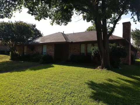 1217 River Oaks Dr, Flower Mound, TX 75028