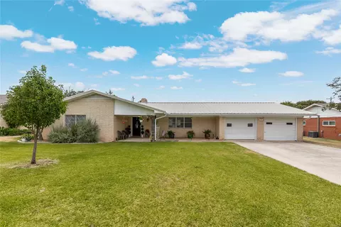 1607 Earl St, Goldthwaite, TX 76844