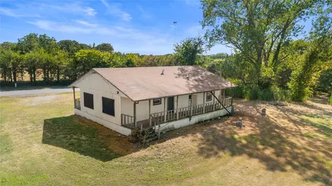 Exterior - 1901 E Texas St, Denison, TX 75021 photo 6 of 6